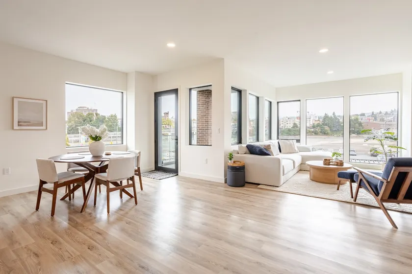 1025 Luxe | 2BR • Waterfront District • Downtown - Image 1