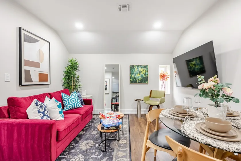 Quiet 2BR Apt, 20 Mins to NYC - Image 1