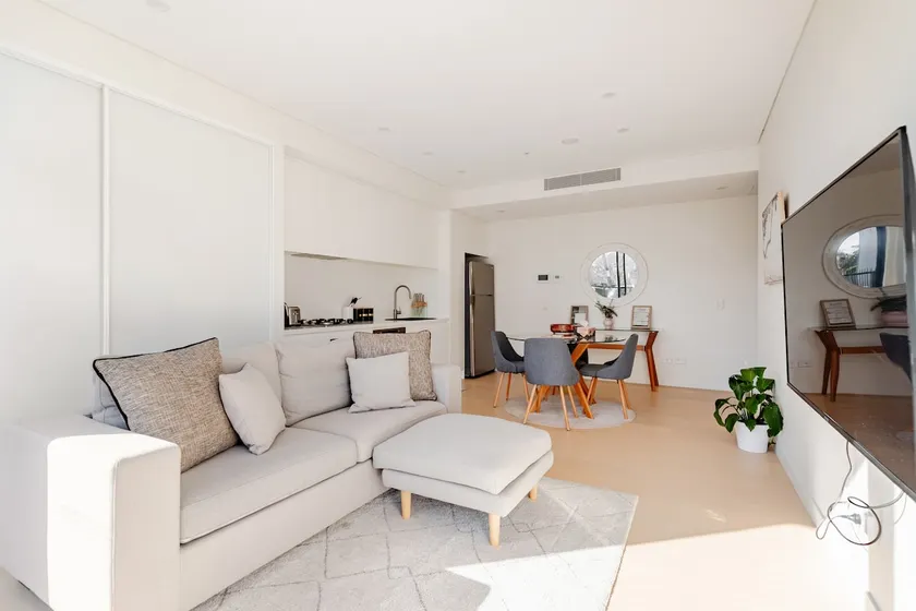 Executive Oasis | Chic 1BR + Courtyard Retreat - Image 1