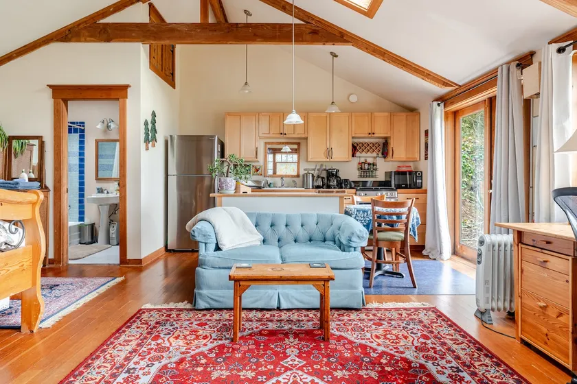 Charming Sea Bluff Cottage with Sound View - Image 1
