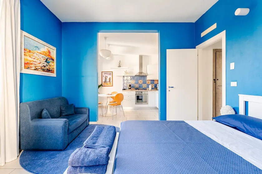 Elegant two-room apartment with free parking - Image 1