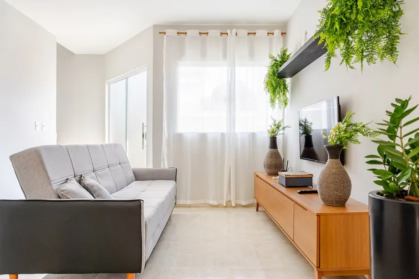 Spacious House with Backyard Near Lagoa - Image 1