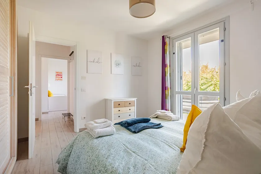 Apartment with air conditioning + private parking space - Image 1