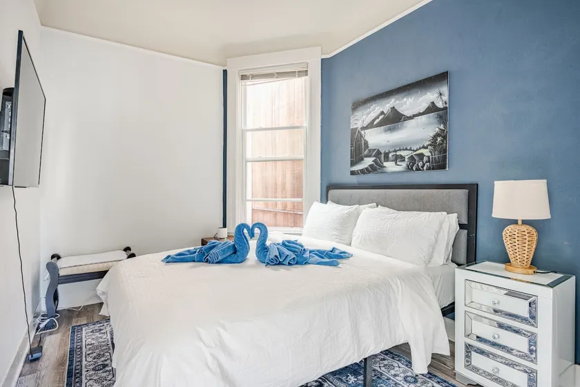 Entire 2-Bedroom Flat in Vibrant Mission District - Image 1