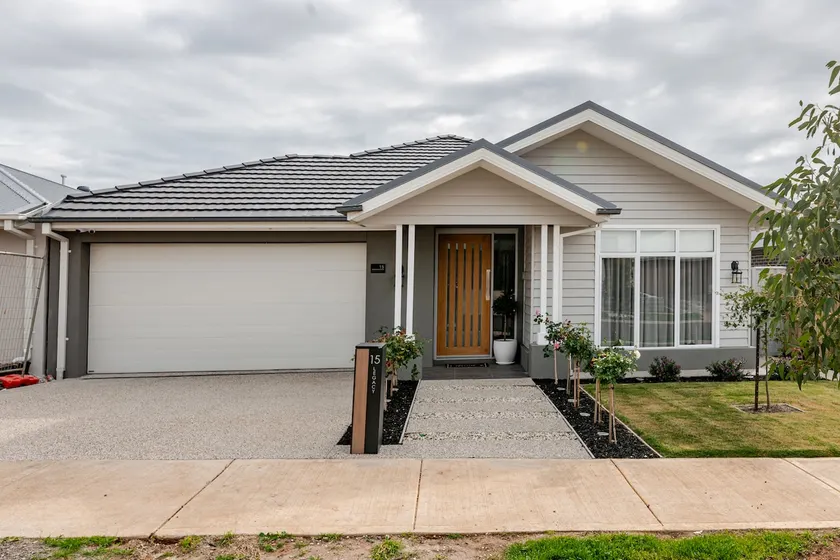 Luxury Sunbury Retreat - Image 1