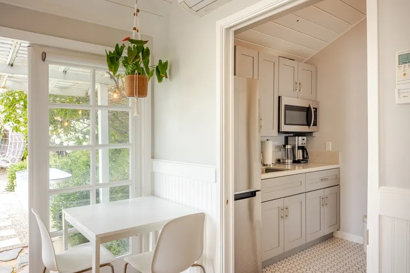 Charming guest house in Larchmont Village - Image 1