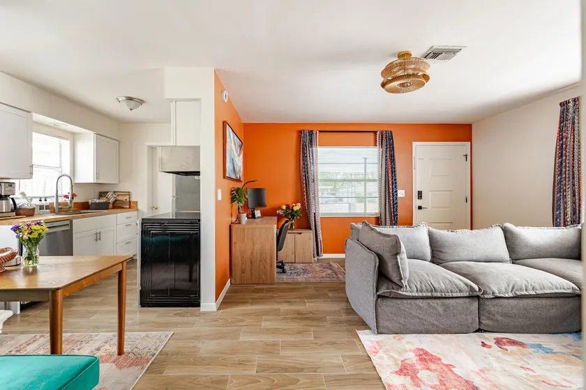 2 King Beds • Minutes to AdventHealth + Downtown - Image 1