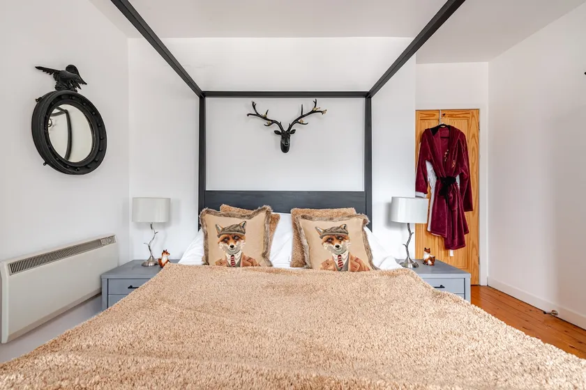 Diagon Alley 2bed city apt Victoria St Grassmarket - Image 1