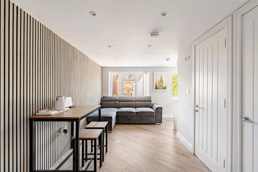 Billericay Flat - Image 1