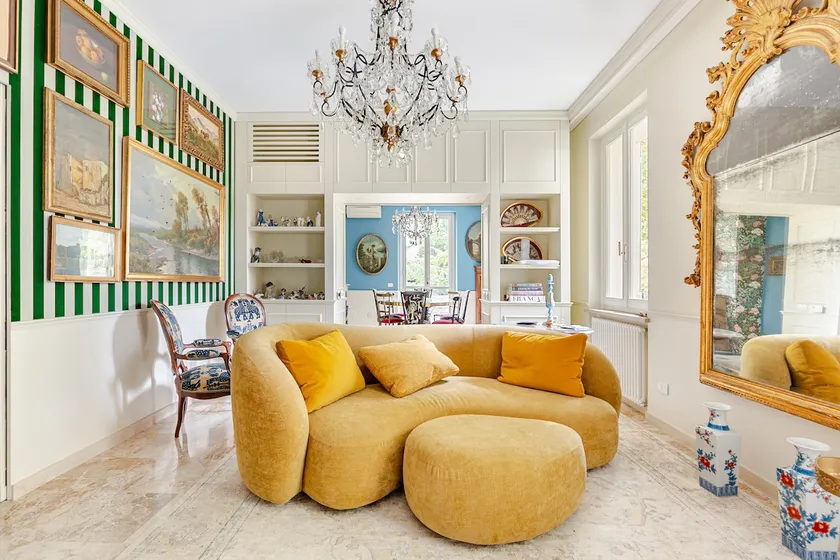 Luxury 170 m² 3-Bedroom 3-Bathroom Downtown Property for 4 People - Image 1
