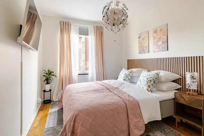 Södermalm Apartment by Metro and Skinnarviksberget - Image 1
