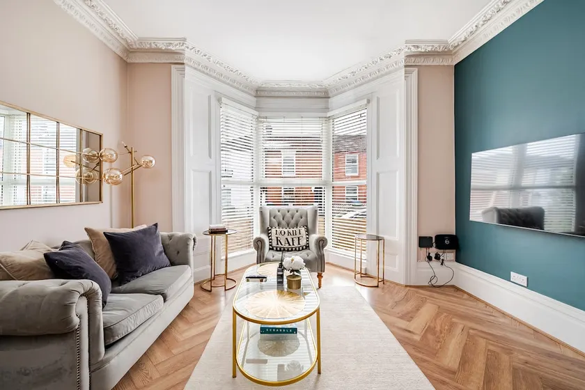 The Middle Hideaway - Chic Double Apartment - Image 1