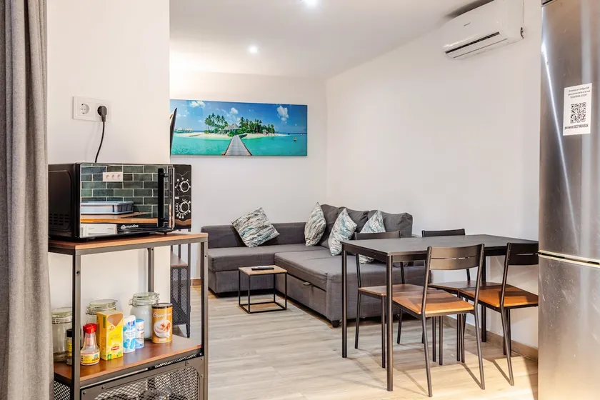 “Ideal for up to 4 people • Close to the subway and beach” - Image 1