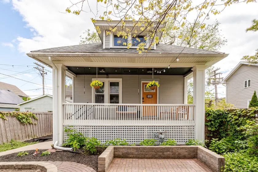 Coach House•Theater•Parking•6 minute Walk to FLW - Image 1