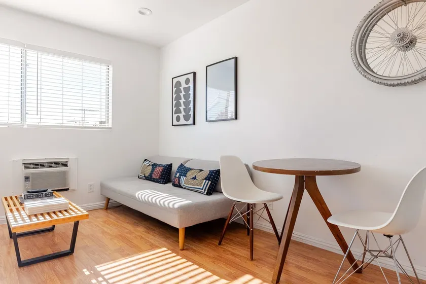 Urban Scandinavian Chic Apartment - Image 1