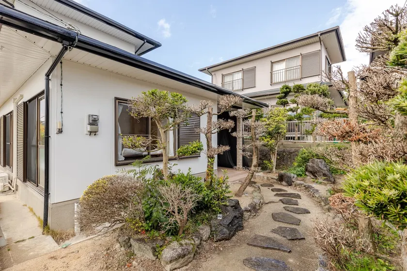 Dazaifu Tenmangu Shrine is a 10-minute drive / parking available / private 4 bedrooms / house for large groups - Image 1