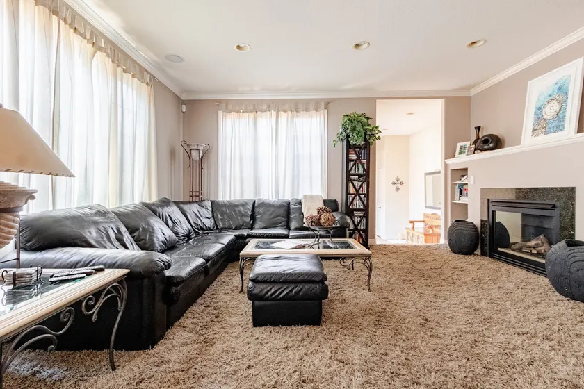 Beautiful 1/2 Duplex in Cherry Creek - Image 1