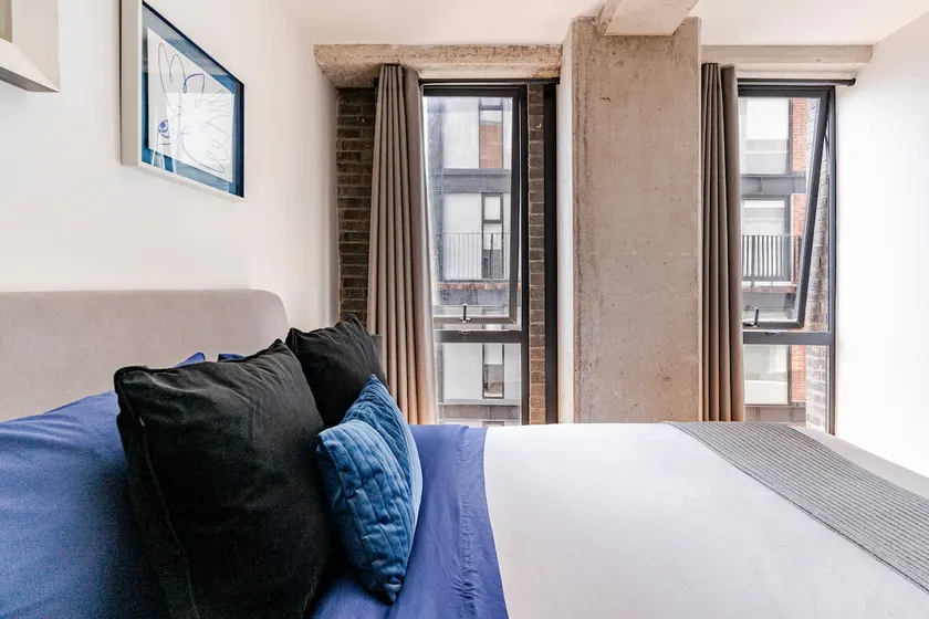Zuno Apartment, queen bed, living-dining room, A/C, 50' screen - Image 1