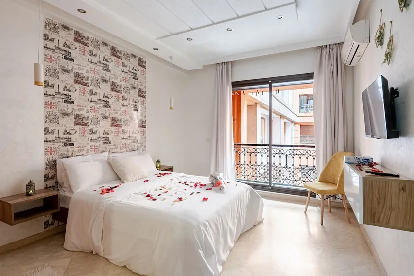 POOL, Central Location, Cosy 1BR, AC, Parking - Image 1