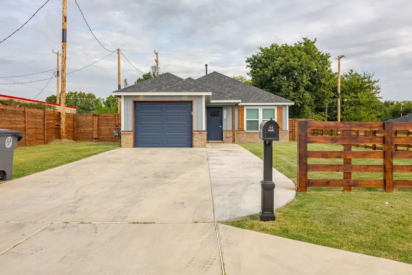 The 7-minute house to Tulsa's Downtown! - Image 1