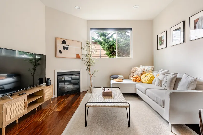 Sept 30% off Designer 3BR Ballard Townhome - Image 1