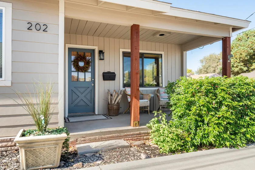 Corner Cottage • Route 66 • Grand Canyon - Image 1