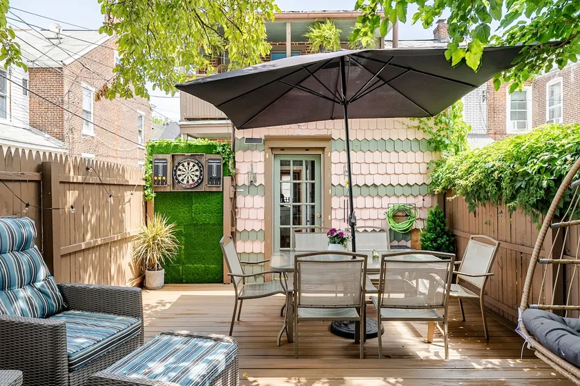 Spacious, historical oasis in center city - Image 1