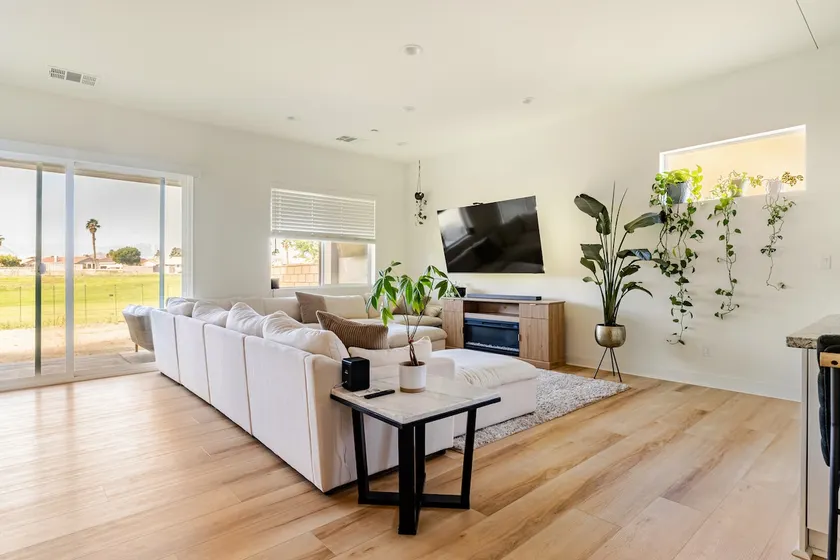 Perfect 3-Bedroom House with Golf & Sunset Views! - Image 1