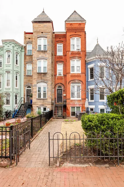 Private row house apartment nestled in Shaw - Image 1