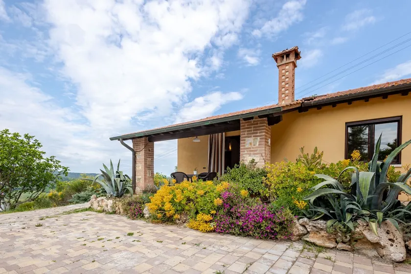 Rosa's Tuscan Escape | Views, AC, Private Parking - Image 1