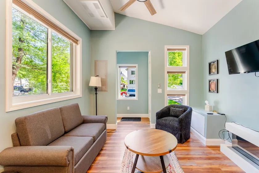 Cozy Saint Paul Tiny Home Retreat - Image 1