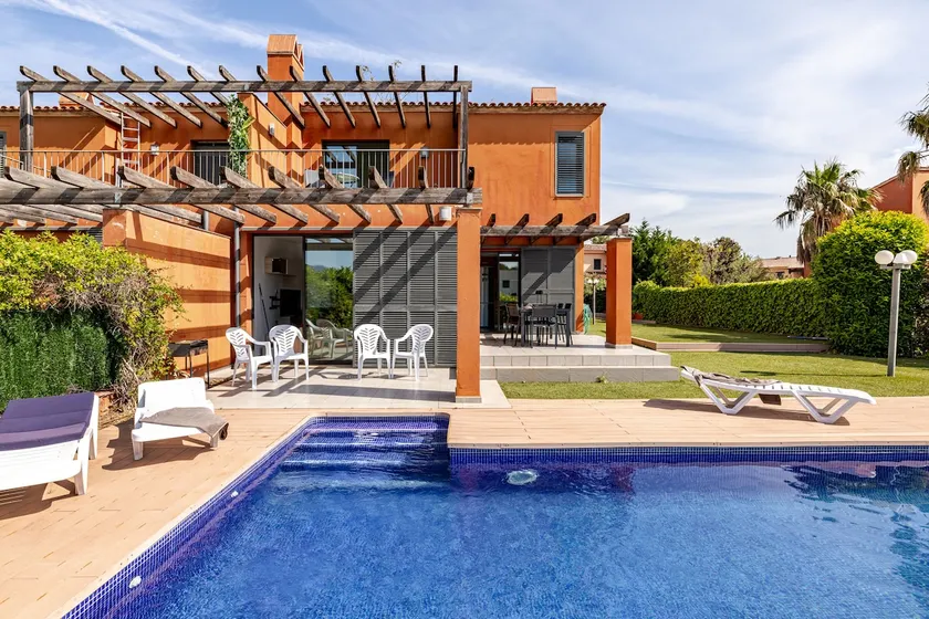Family Home Pool & Beach, Port Aventura, BBQ, Bonmont Golf - Image 1