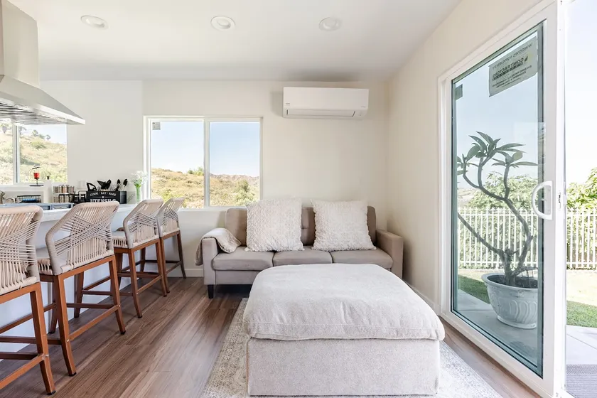Cozy escape with Stunning views - Image 1