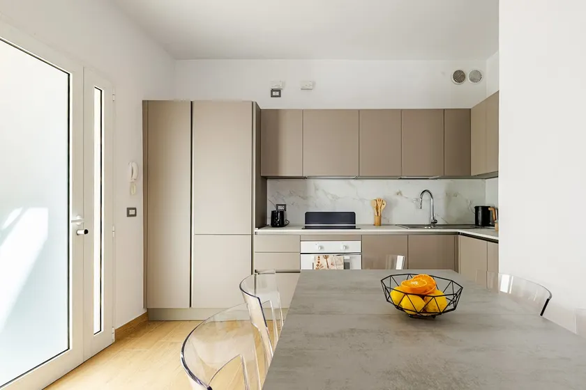 Lux Three-Room Apartment 55 sqm: Mega Kitchen, Balcony & Patio - Image 1
