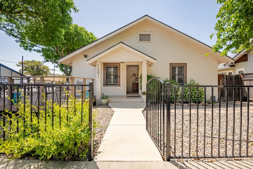 Downtown Classic Charm - Perched on Pine - Image 1