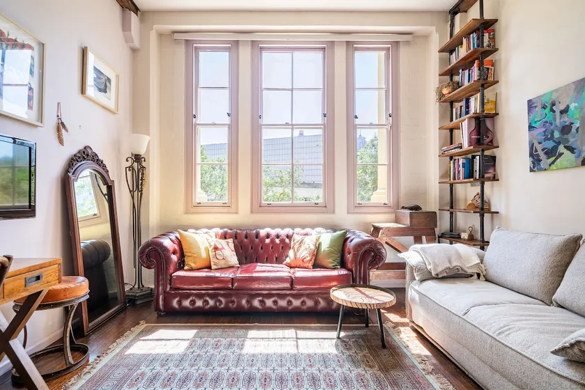 Re-Imagined Flat in Historic Architecture Building - Image 1