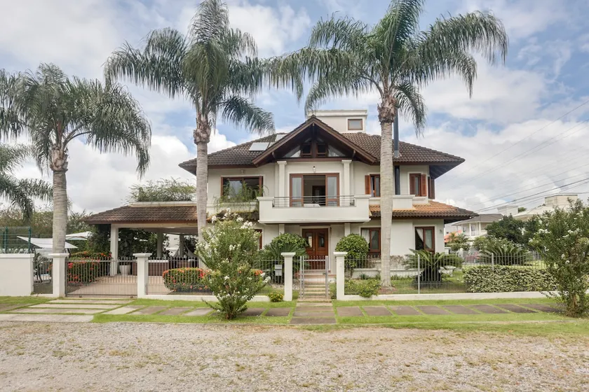 Casa Jurerê Inter 17 People Low Season R$2,190 Pool Heating - Image 1