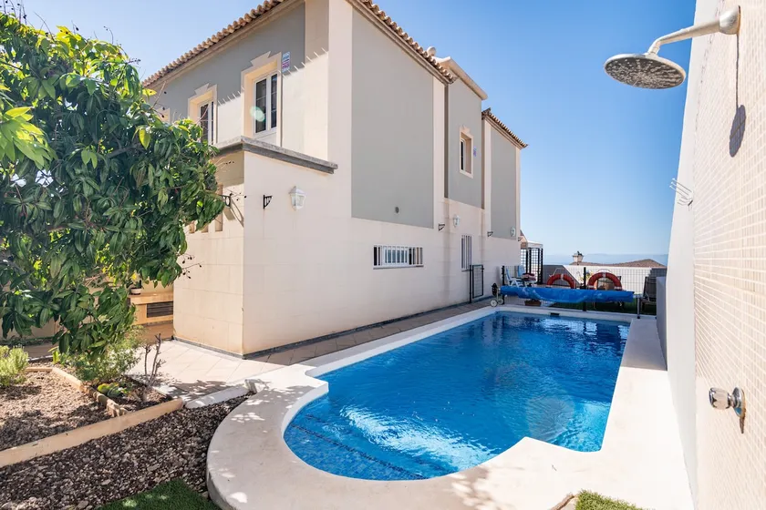 Villa med uppvärmd privat pool, luftkonditionering och fantastisk havsutsikt - Image 1