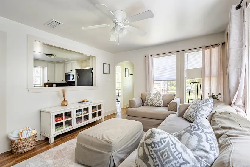 Downtown Foley Cottage • OWA, Beaches & Sportsplex - Image 1