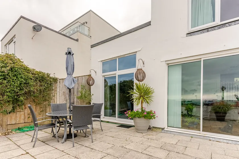Apartment with panoramic sea views - Image 1
