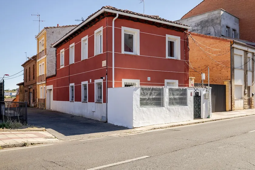 7 minutes from downtown León with a private patio - Image 1