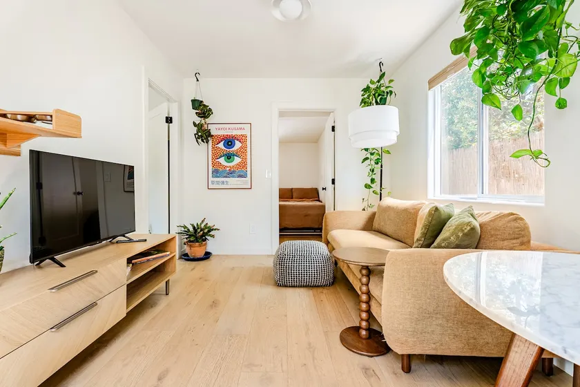 Los Robles Casita - Pet Friendly w/ Private Garden - Image 1