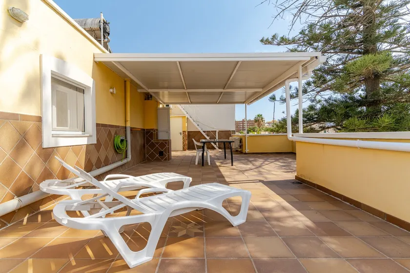 Garden Loft - Ideal for Couples - 600m to Beach - Image 1