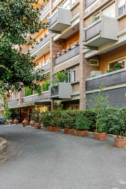 Arma Doré Luxury Suite Roma - Free Pool & Parking - Image 1