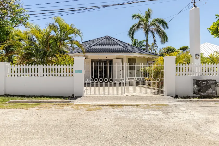 ViILLA BY THE SEA, Steps to Beach, cook included. - Image 1