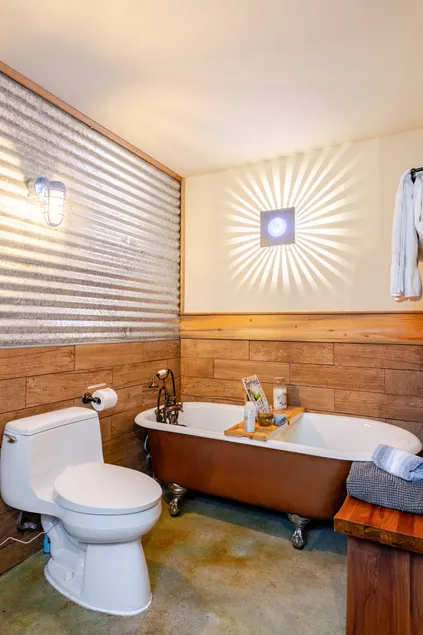 Cozy Spa Sanctuary - Steps to Restaurants and Shopping - Image 1