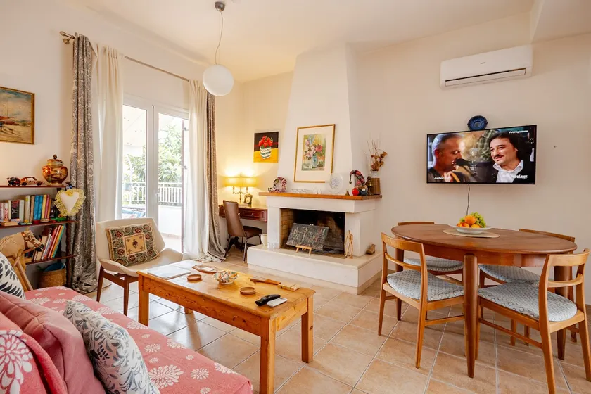 Estia House Cozy-Comfortable Apartment - Image 1