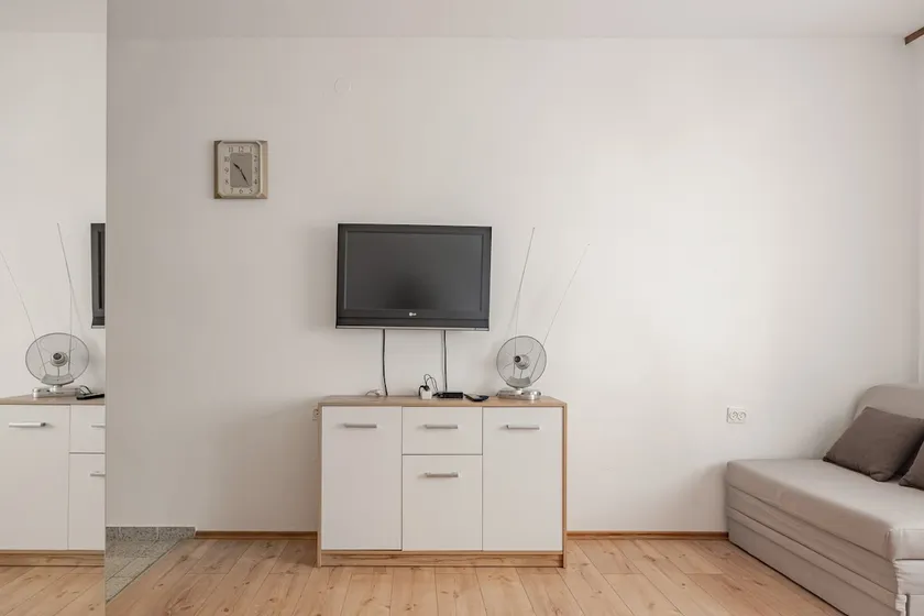 Studio Apartment Opportunity - Image 1
