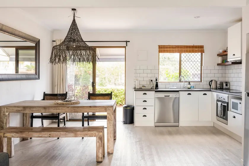 Radiant Villa Apartment Metres Away from Noosa River - Image 1