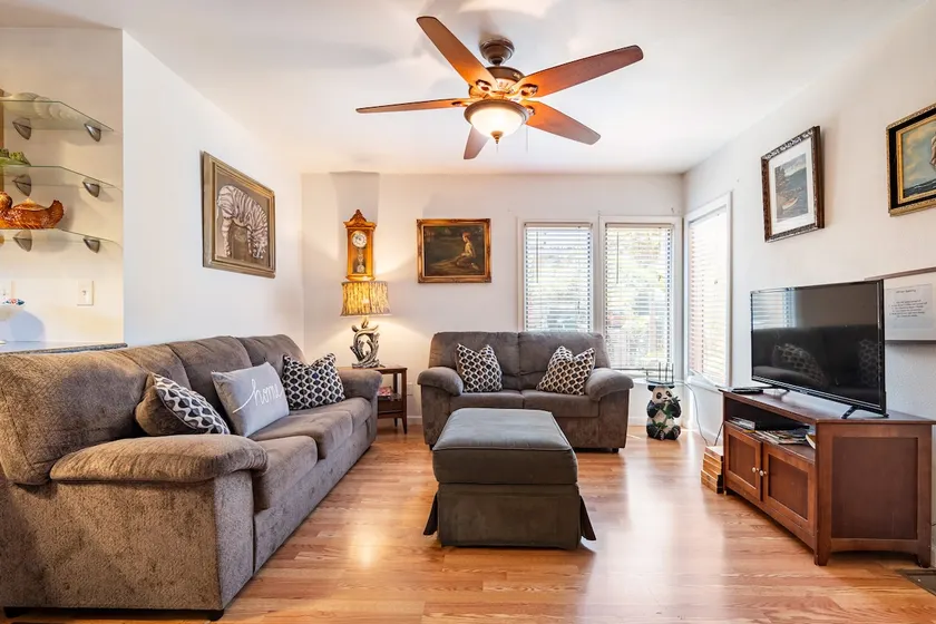 Serenity House near Gaslamp, San Diego Zoo & Petco - Image 1